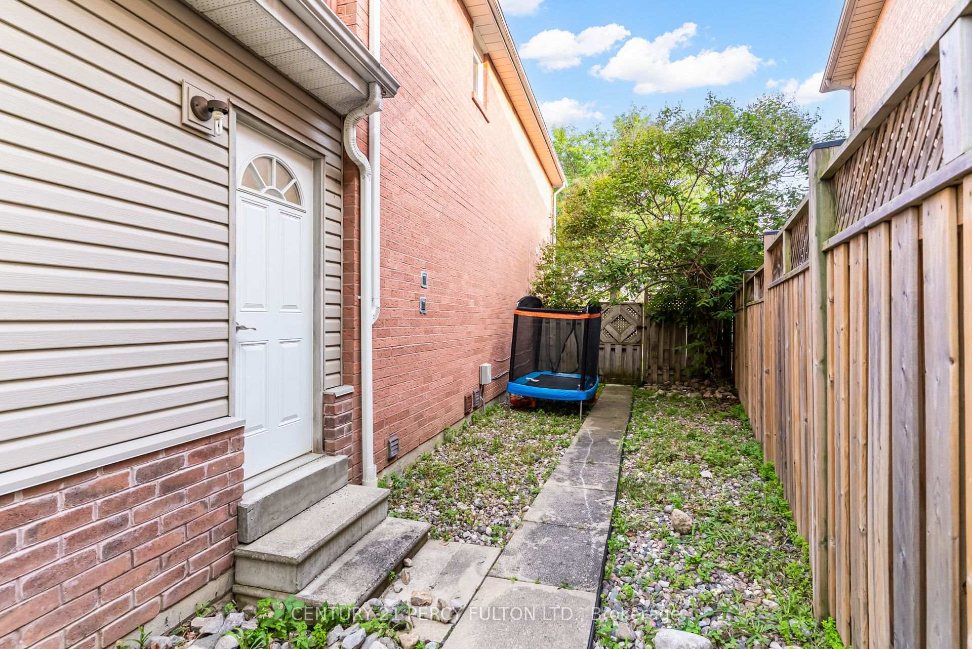 Photo 51 of 696 Lamour Road, Pickering, Amberlea — HOMEH