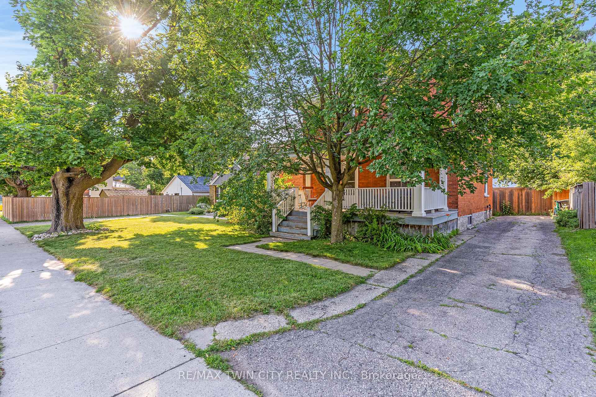 Photo 2 of 630 Lawrence Street, Cambridge, Preston Centre — HOMEH