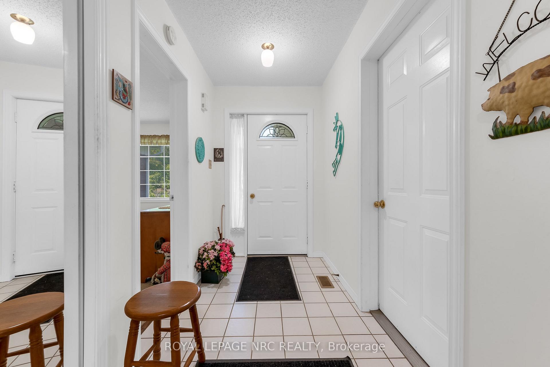 Photo 9 of 25 Milburn Drive, Pelham, Fonthill — HOMEH