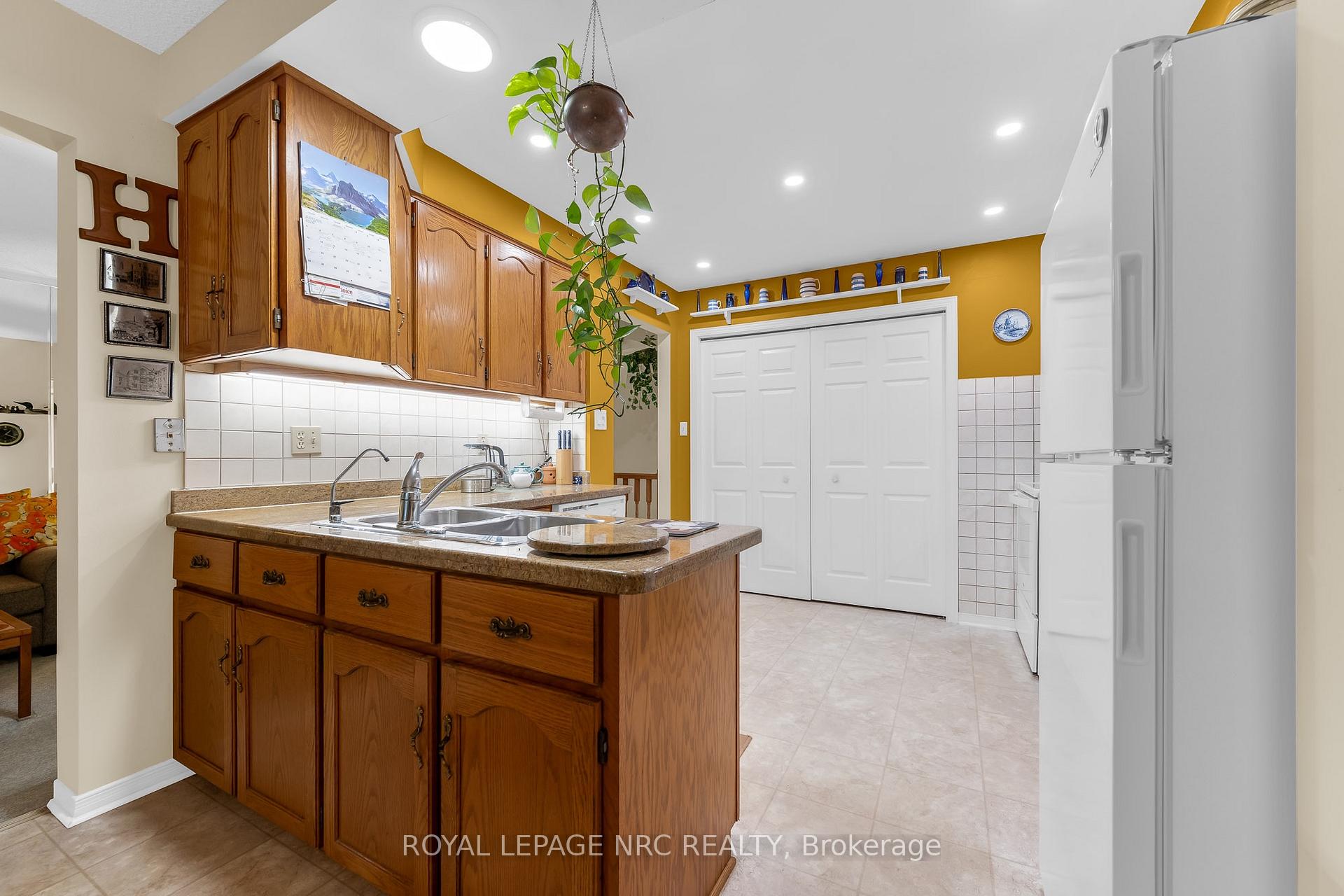 Photo 14 of 25 Milburn Drive, Pelham, Fonthill — HOMEH