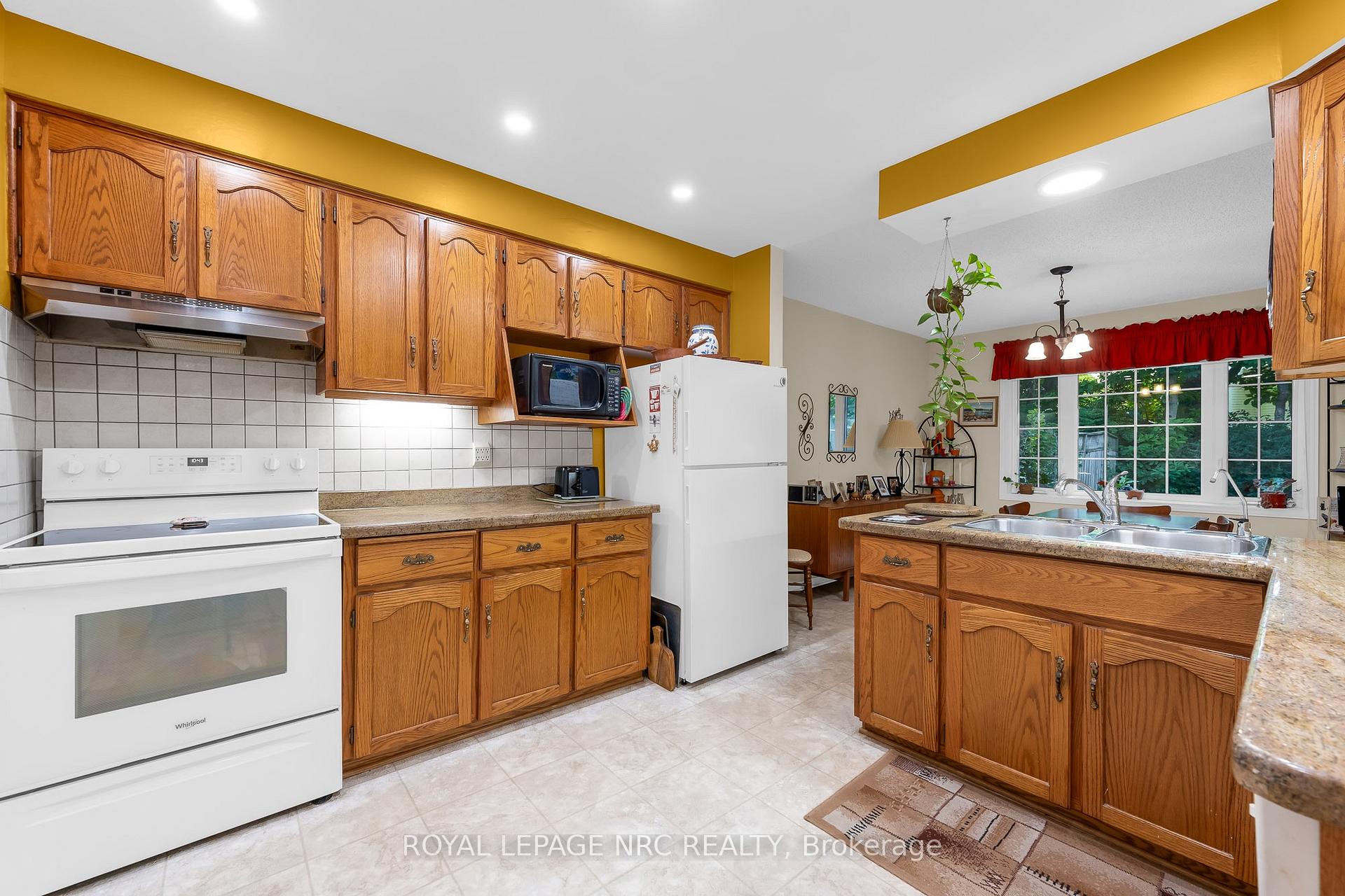 Photo 16 of 25 Milburn Drive, Pelham, Fonthill — HOMEH