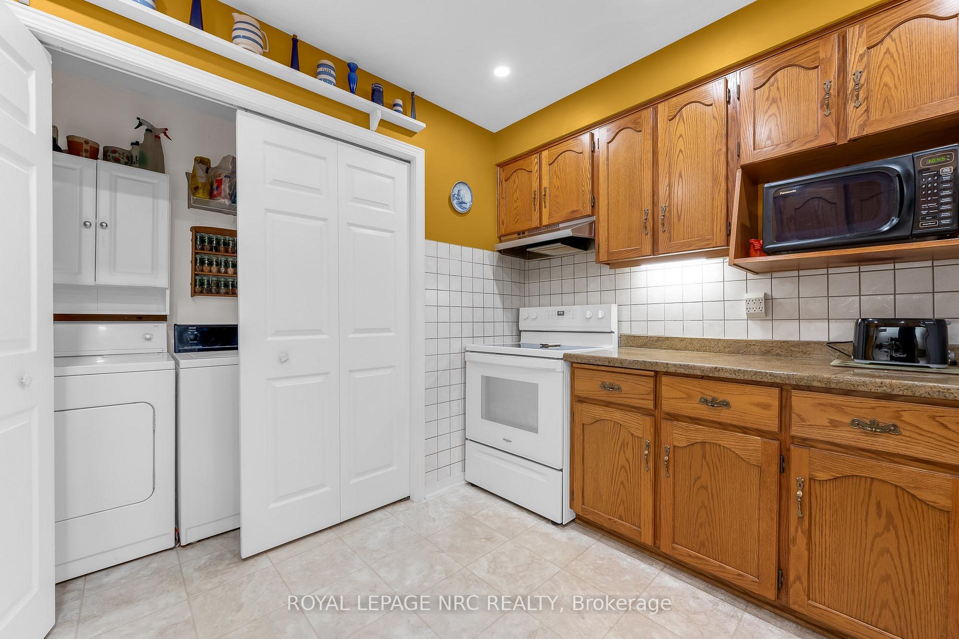 Photo 17 of 25 Milburn Drive, Pelham, Fonthill — HOMEH