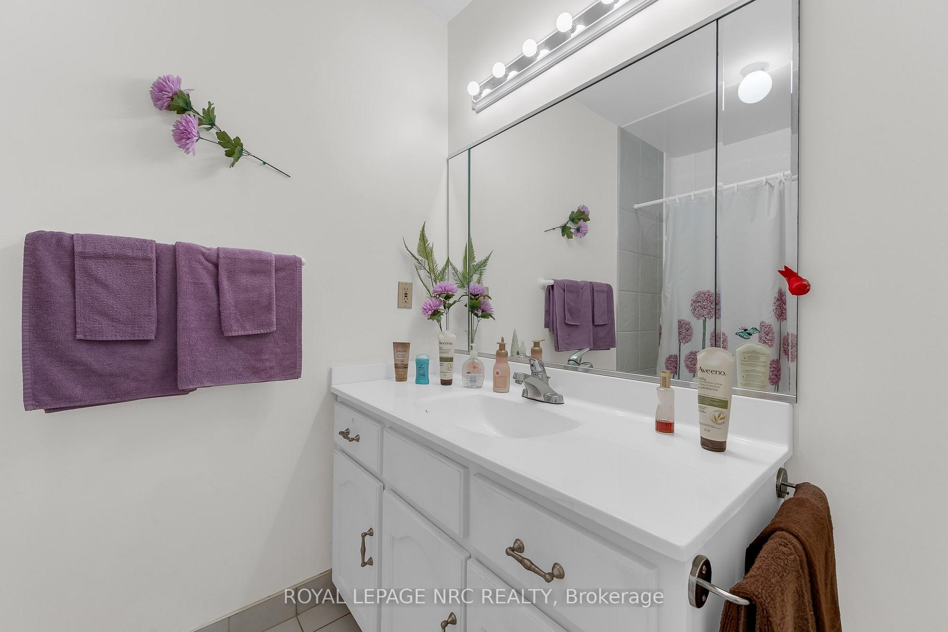 Photo 20 of 25 Milburn Drive, Pelham, Fonthill — HOMEH