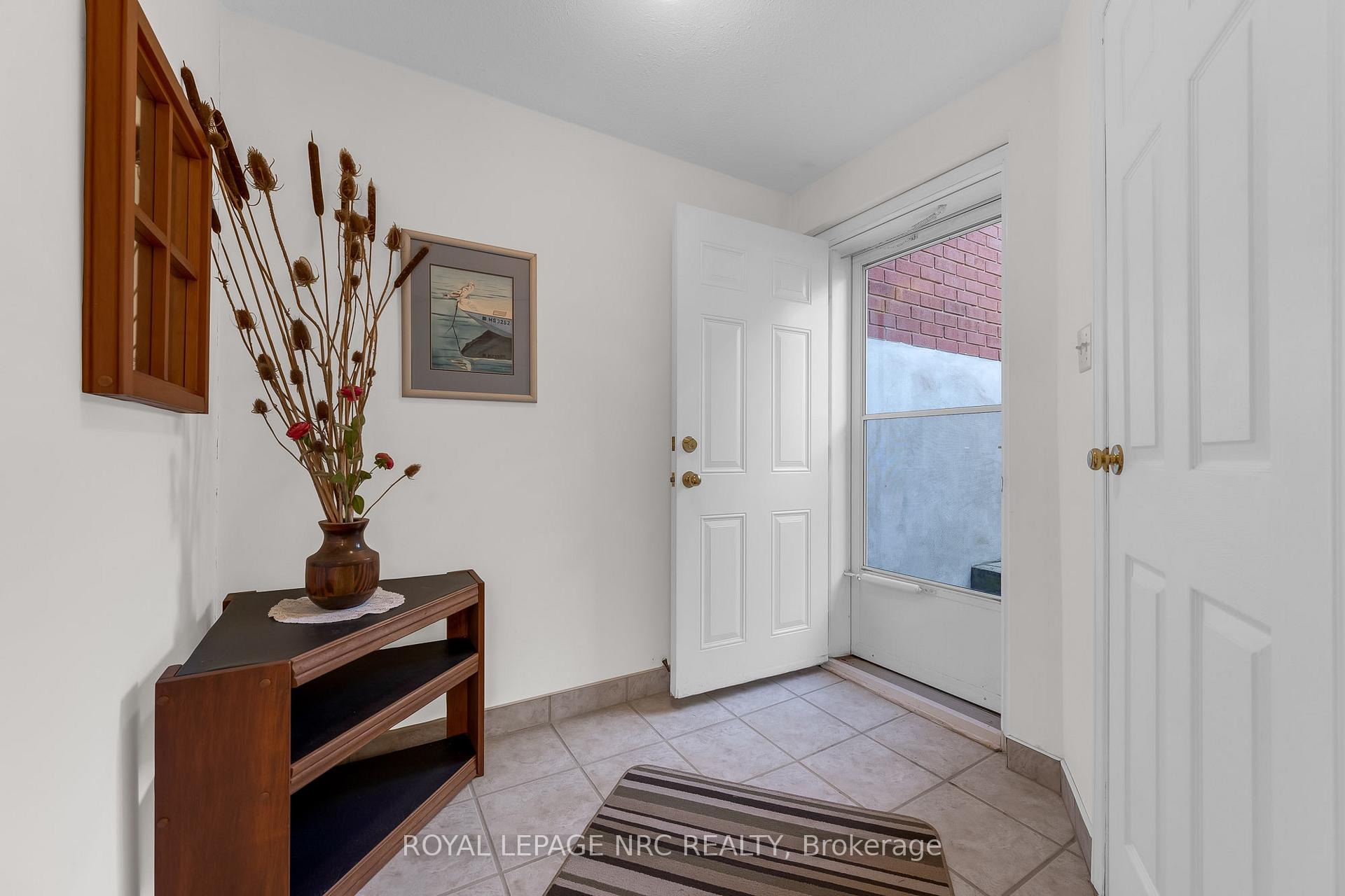 Photo 23 of 25 Milburn Drive, Pelham, Fonthill — HOMEH