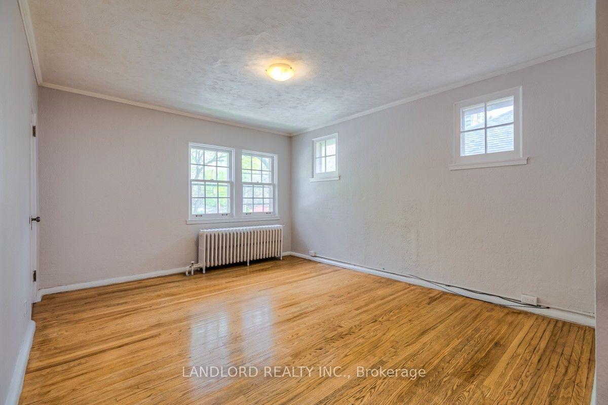 Photo 5 of Unit Upper, 20 Acacia Road, Toronto, Mount Pleasant West — HOMEH