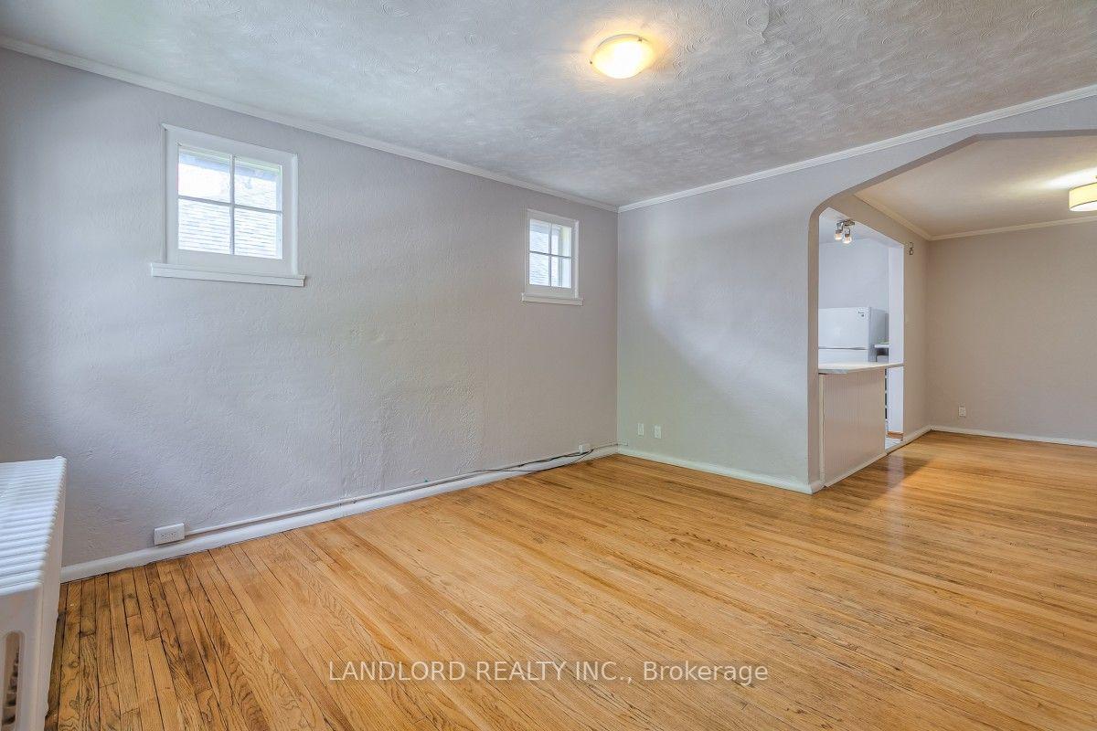 Photo 6 of Unit Upper, 20 Acacia Road, Toronto, Mount Pleasant West — HOMEH