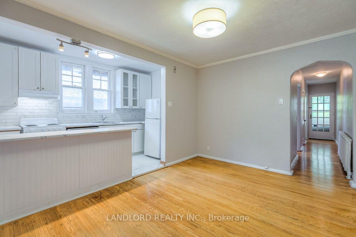 Photo 8 of Unit Upper, 20 Acacia Road, Toronto, Mount Pleasant West — HOMEH