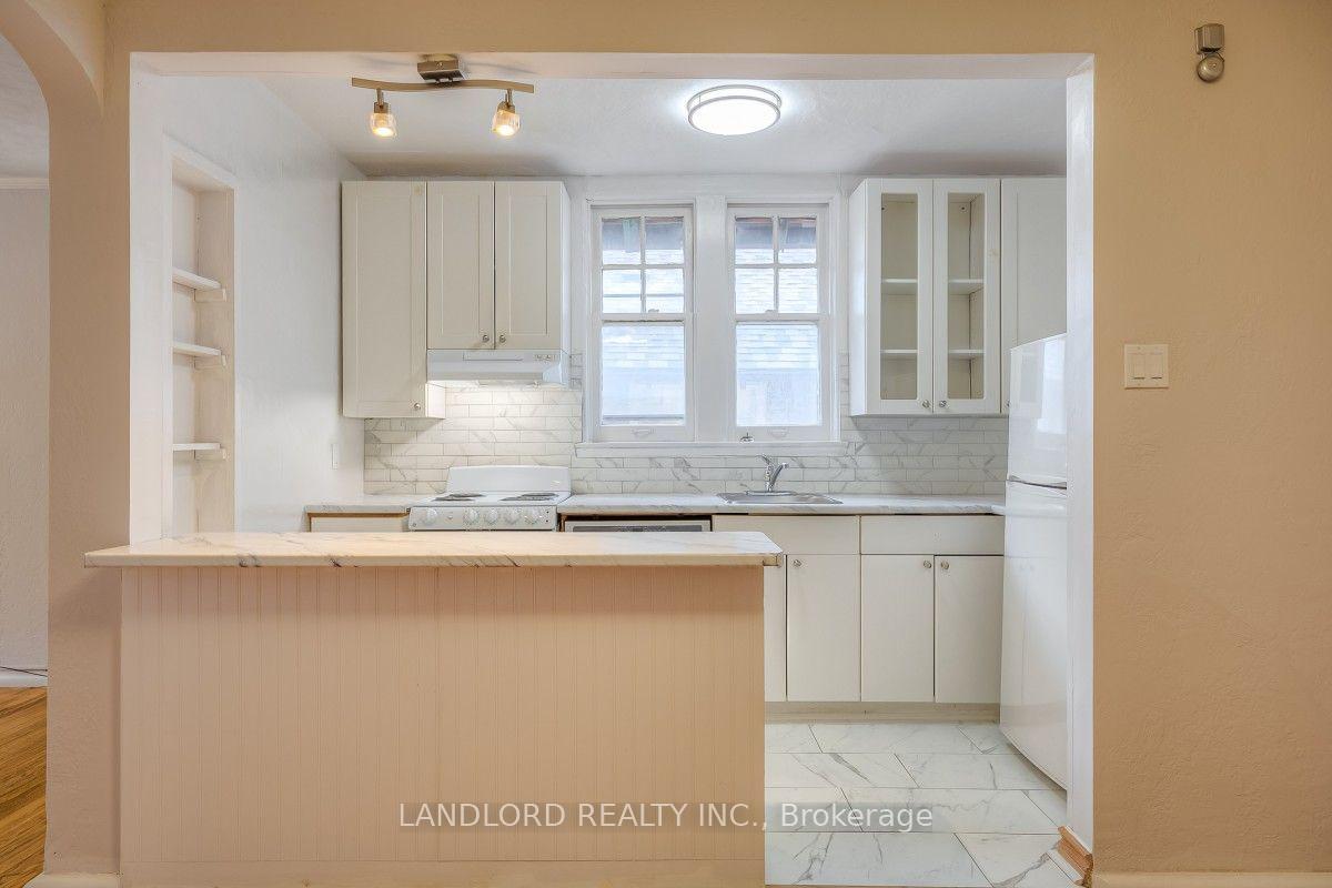 Photo 9 of Unit Upper, 20 Acacia Road, Toronto, Mount Pleasant West — HOMEH