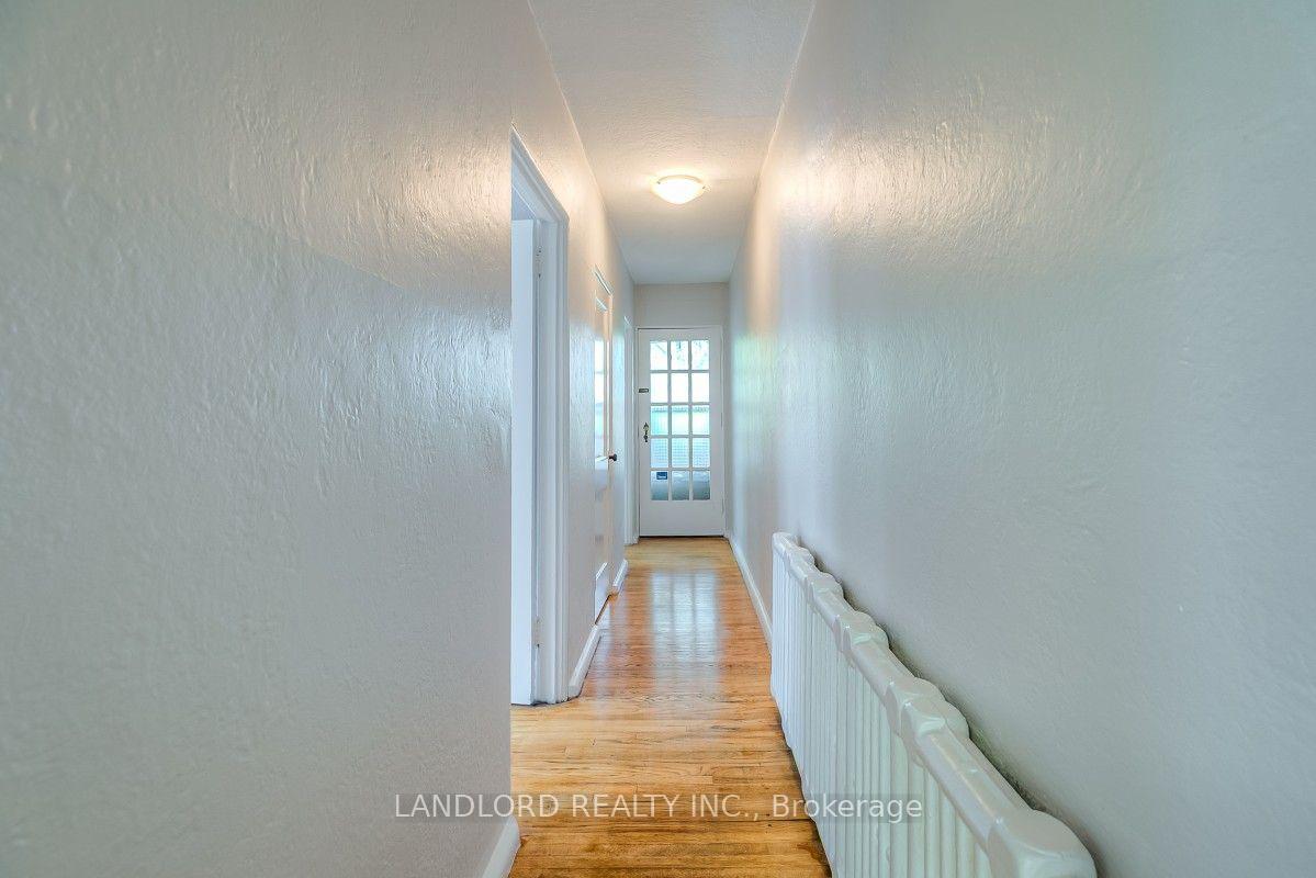 Photo 13 of Unit Upper, 20 Acacia Road, Toronto, Mount Pleasant West — HOMEH