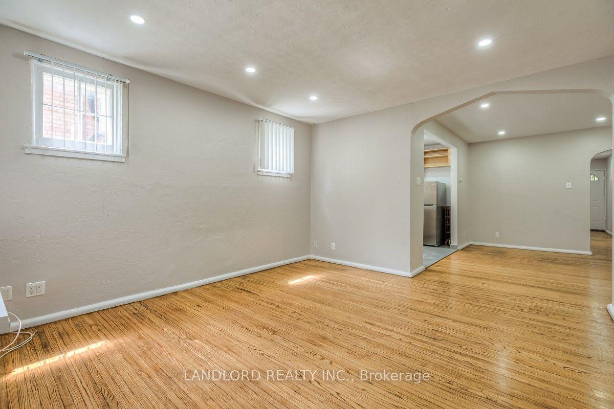 Photo 2 of Unit Lower, 16 Acacia Road, Toronto, Mount Pleasant West — HOMEH