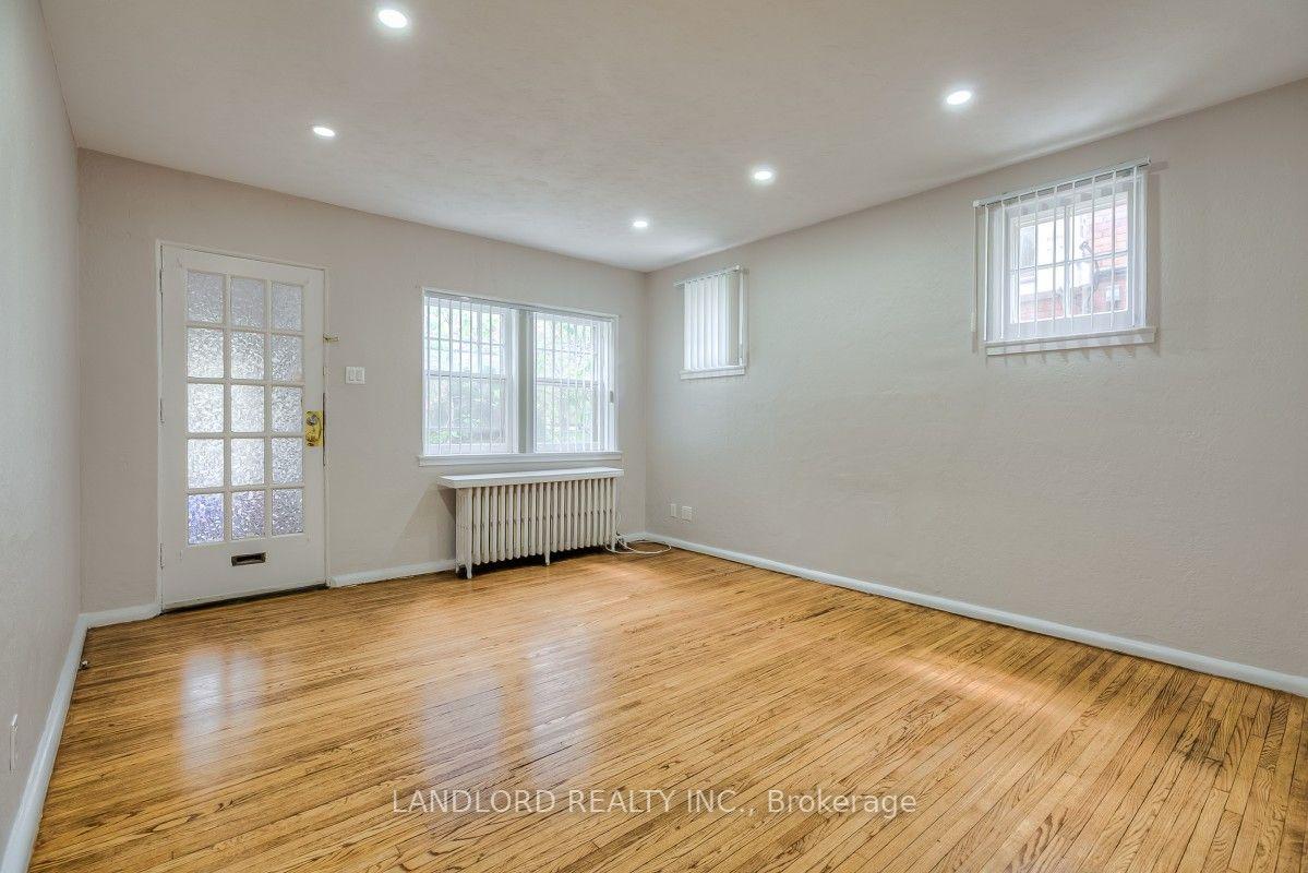 Photo 3 of Unit Lower, 16 Acacia Road, Toronto, Mount Pleasant West — HOMEH