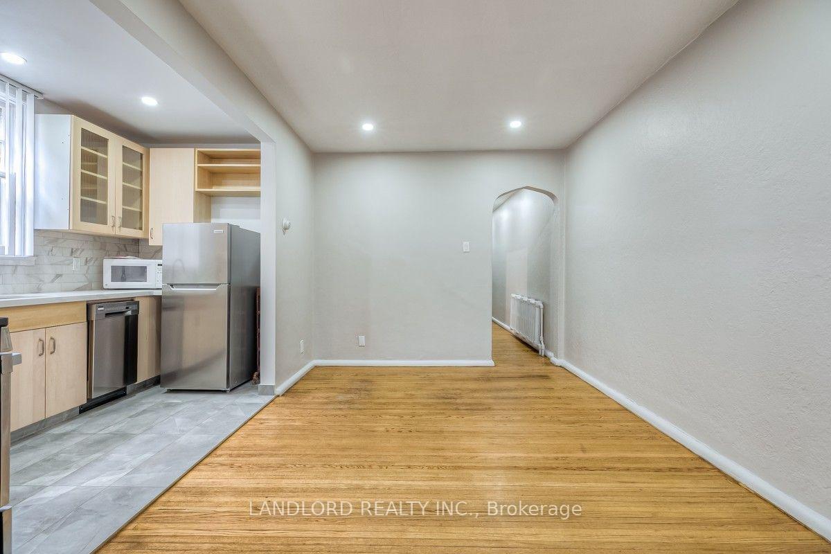 Photo 4 of Unit Lower, 16 Acacia Road, Toronto, Mount Pleasant West — HOMEH