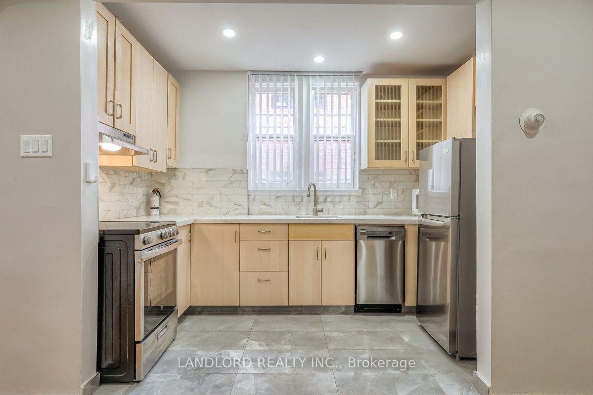 Photo 6 of Unit Lower, 16 Acacia Road, Toronto, Mount Pleasant West — HOMEH