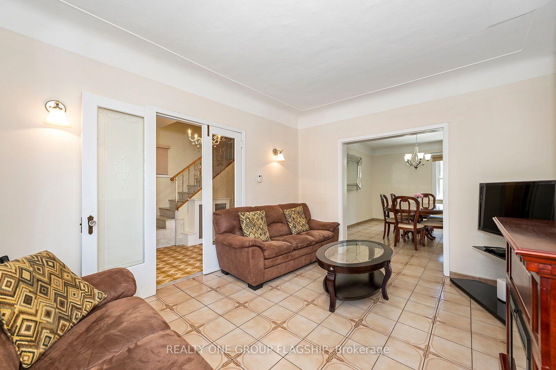 Photo 11 of 475 Shaw Street, Toronto, Palmerston-Little Italy — HOMEH