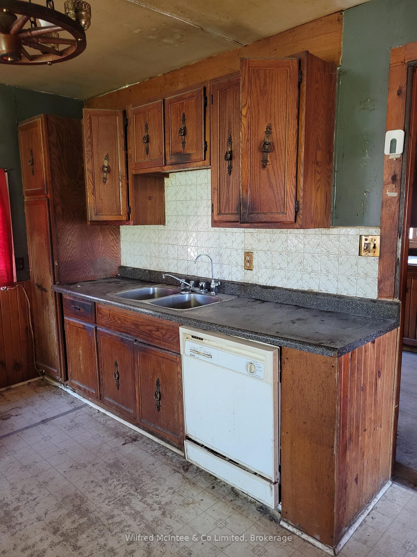 Photo 11 of 444 Chepstow Road, Brockton — HOMEH
