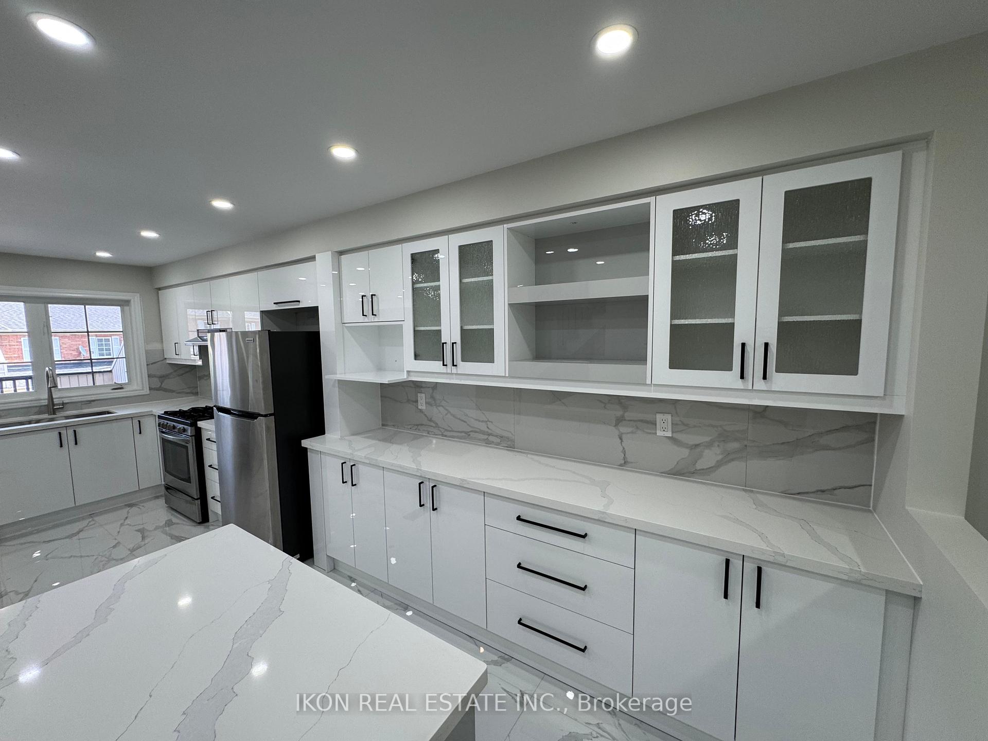 Photo 10 of 67 Sprucedale Way E, Whitby, Pringle Creek — HOMEH