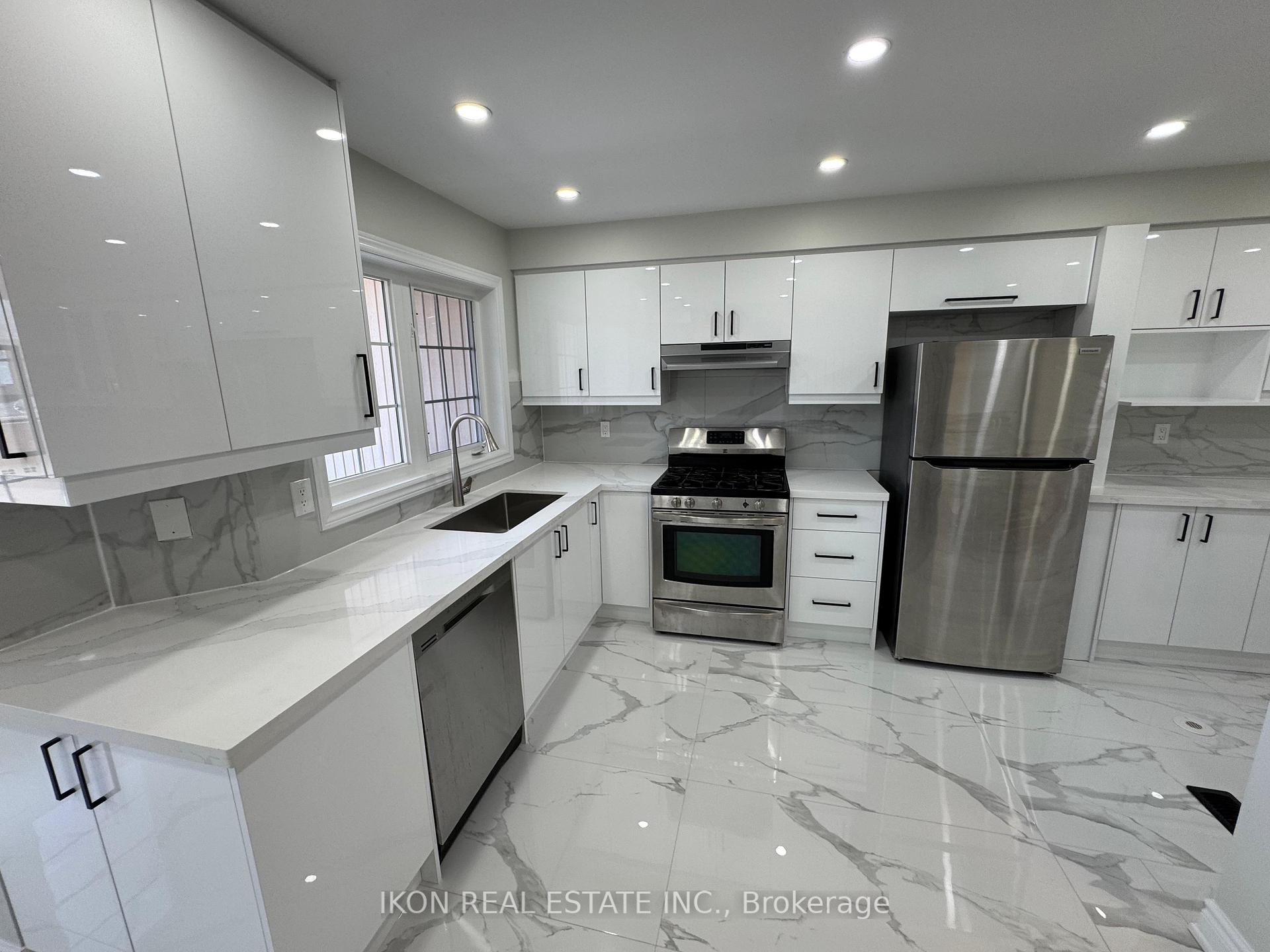 Photo 15 of 67 Sprucedale Way E, Whitby, Pringle Creek — HOMEH