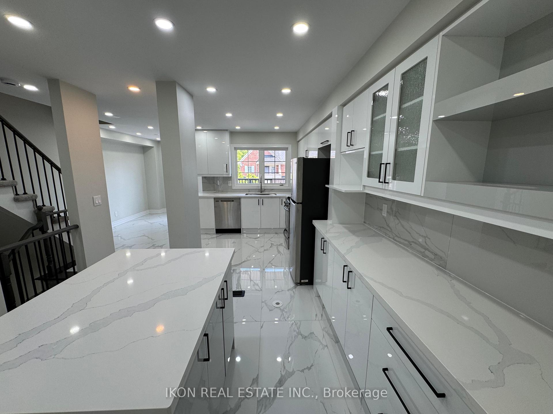 Photo 16 of 67 Sprucedale Way E, Whitby, Pringle Creek — HOMEH