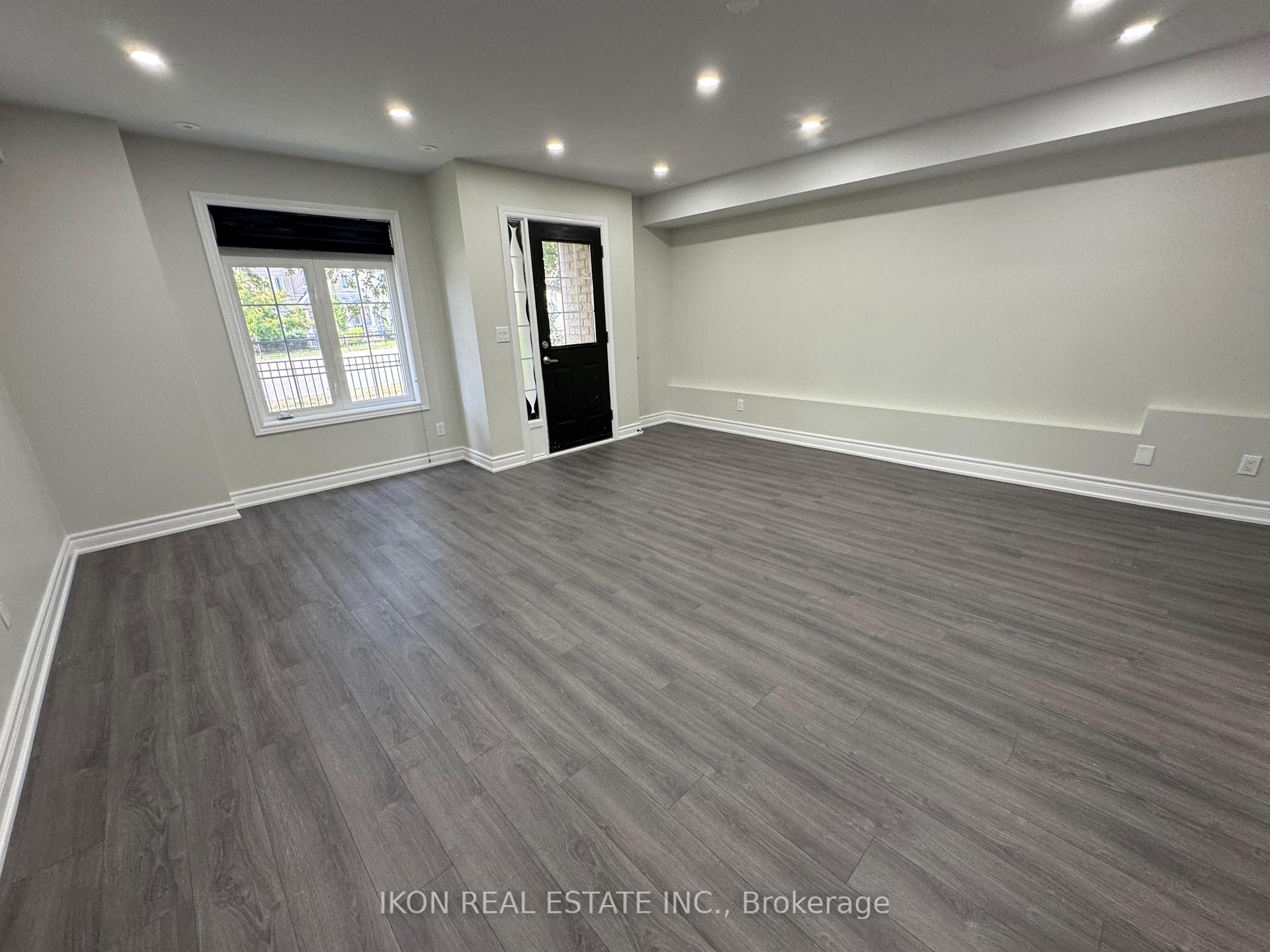 Photo 25 of 67 Sprucedale Way E, Whitby, Pringle Creek — HOMEH