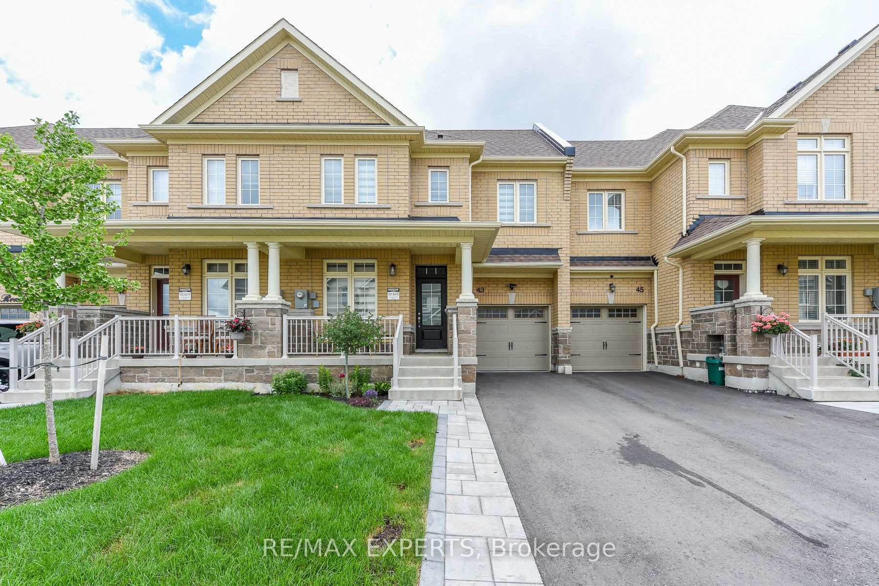Photo 2 of 43 Grassbank Road, Brampton, Sandringham-Wellington North — HOMEH