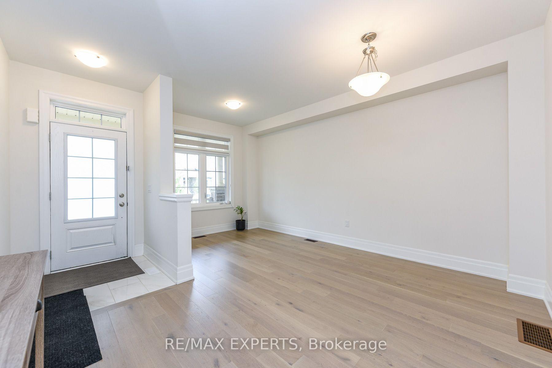 Photo 3 of 43 Grassbank Road, Brampton, Sandringham-Wellington North — HOMEH