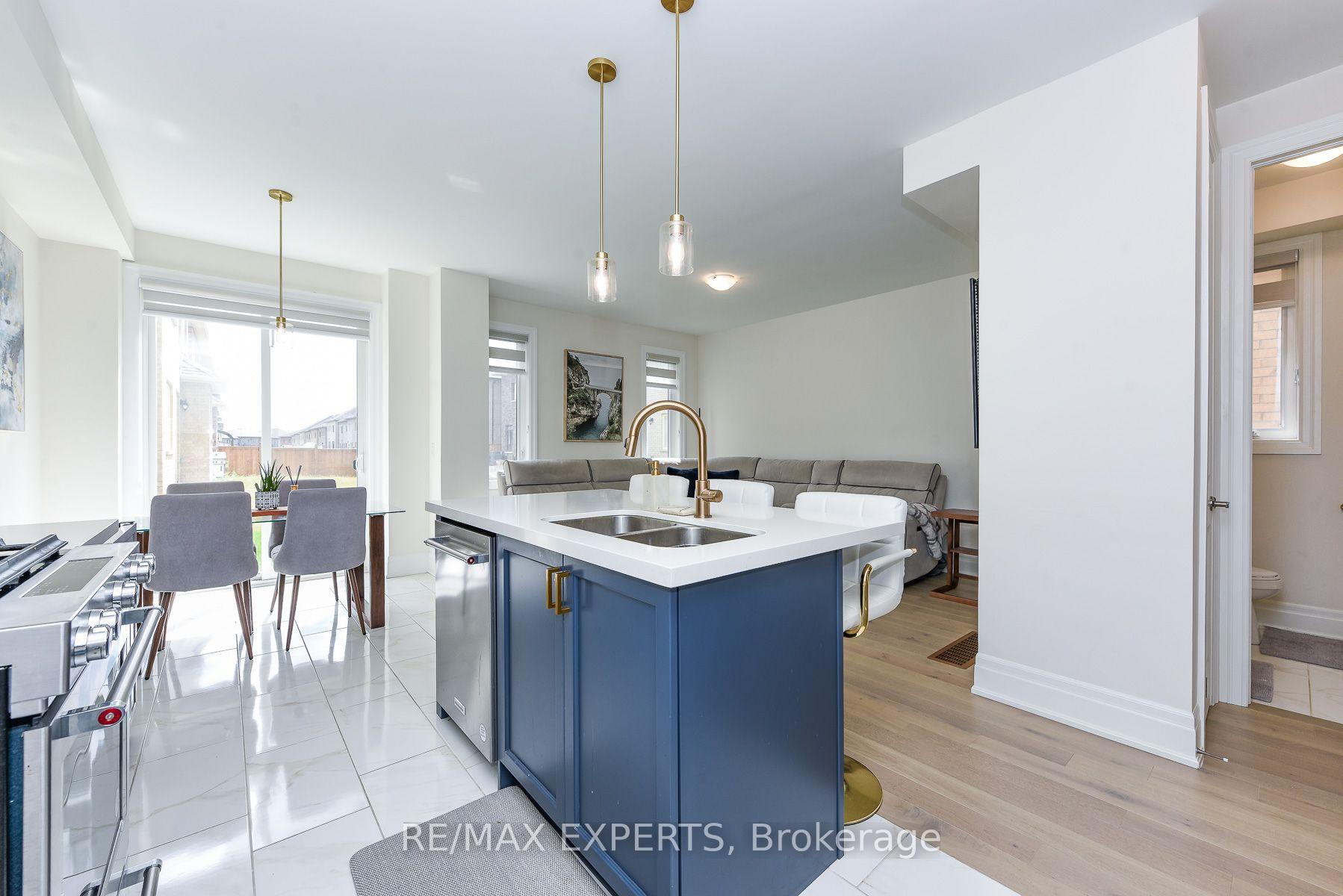 Photo 21 of 43 Grassbank Road, Brampton, Sandringham-Wellington North — HOMEH