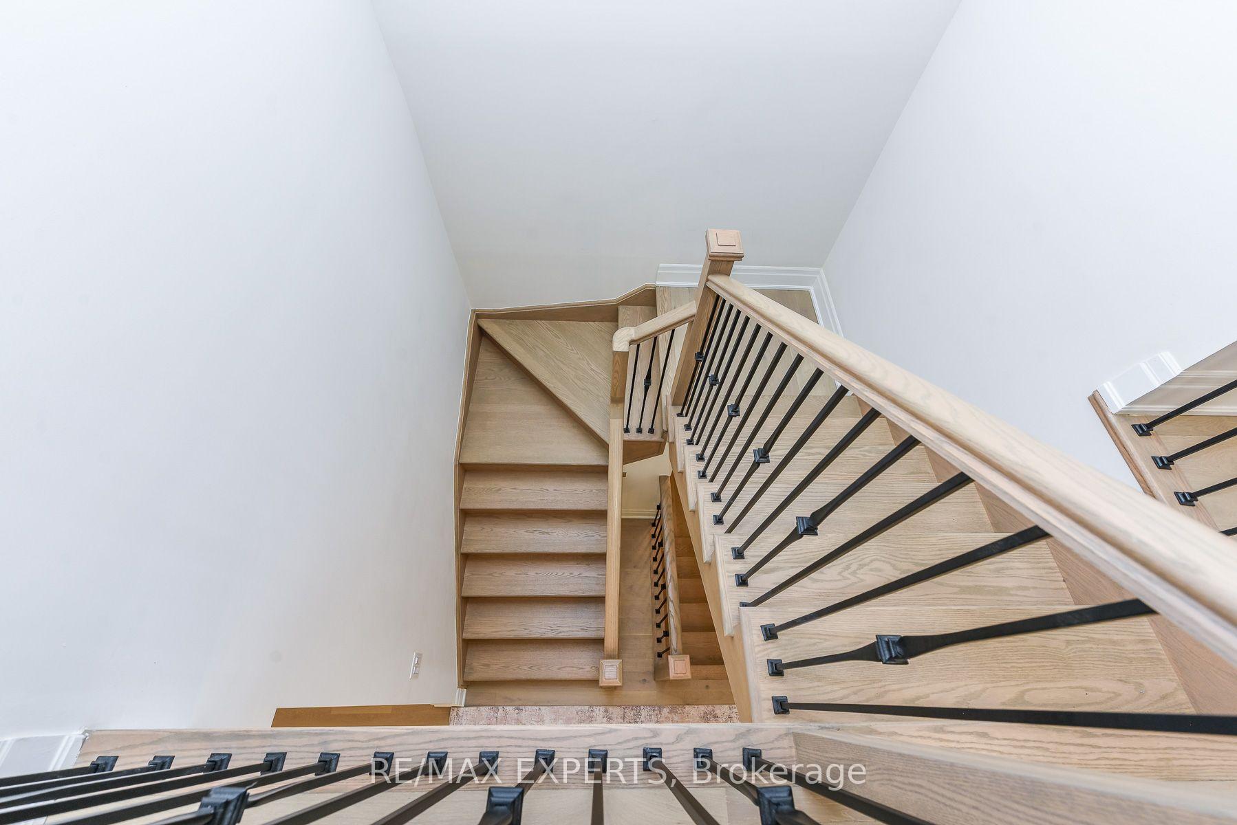 Photo 24 of 43 Grassbank Road, Brampton, Sandringham-Wellington North — HOMEH