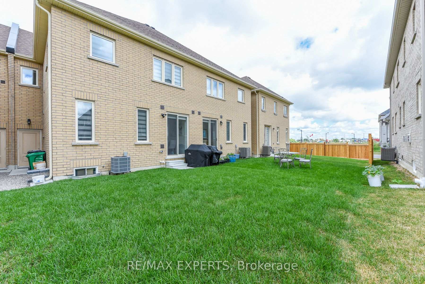 Photo 47 of 43 Grassbank Road, Brampton, Sandringham-Wellington North — HOMEH
