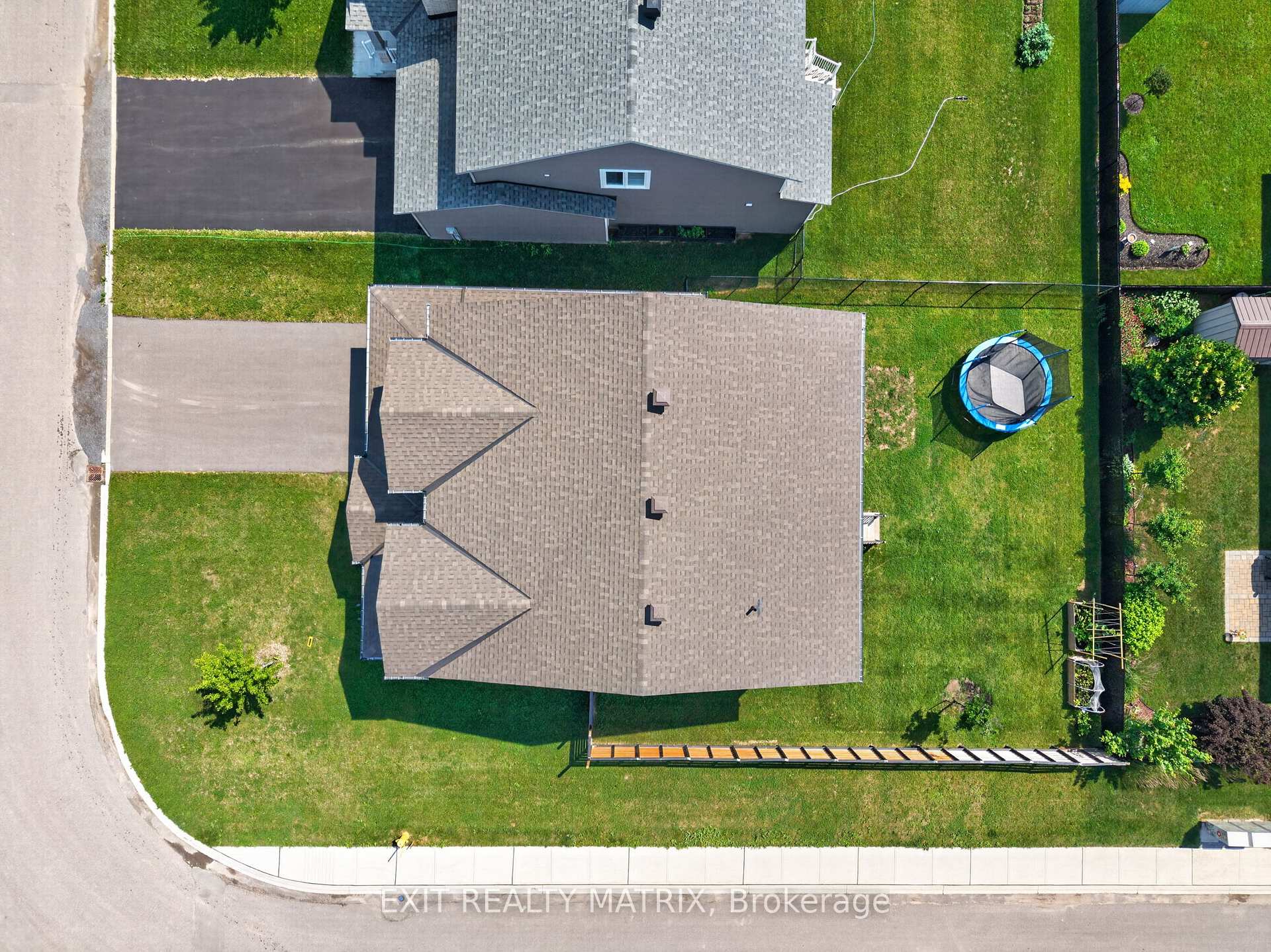 Photo 43 of 620 Parkview Terrace, Russell, Village of Russell — HOMEH