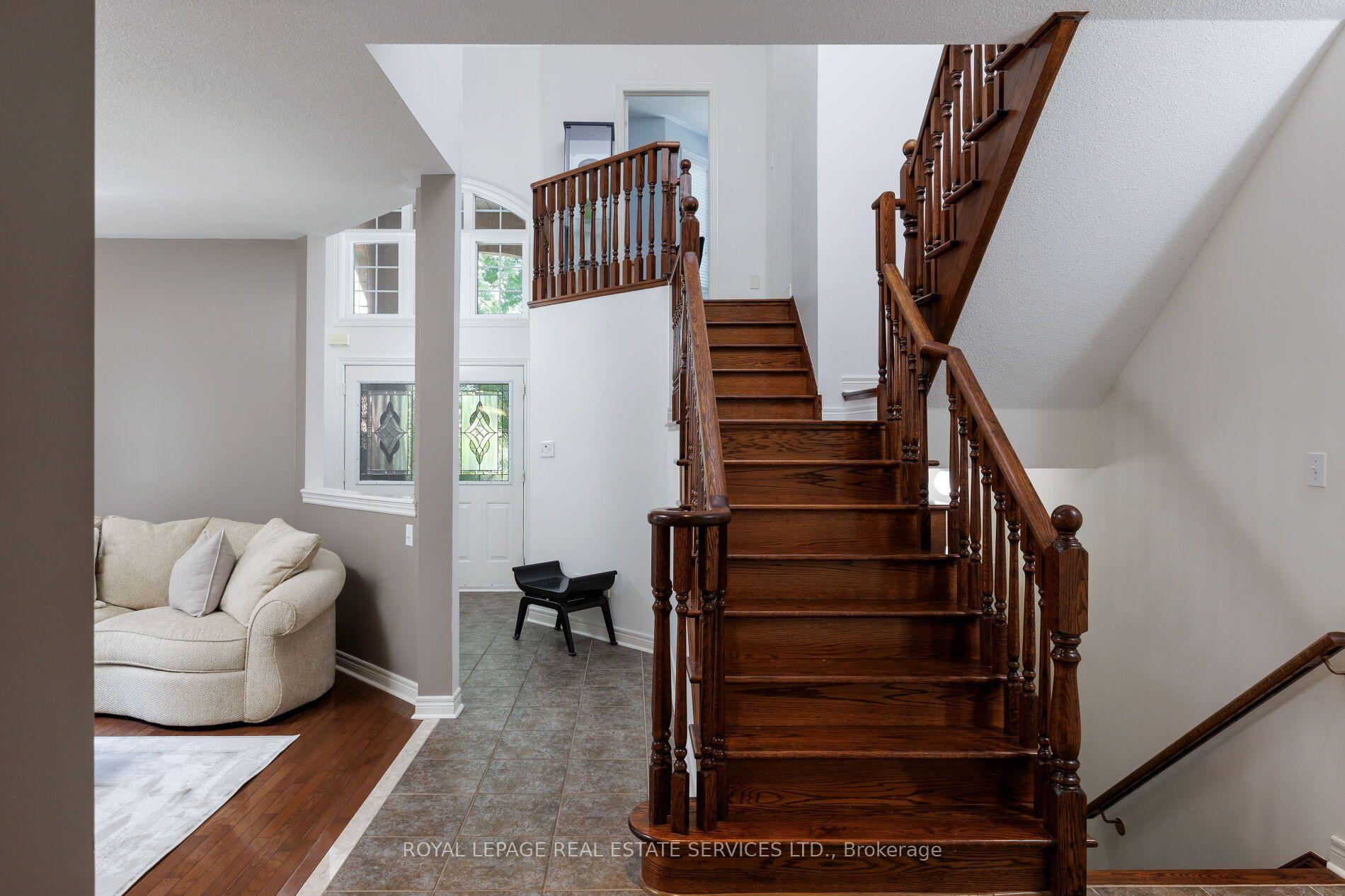 Photo 5 of 2190 Kingsridge Drive, Oakville, Westmount — HOMEH