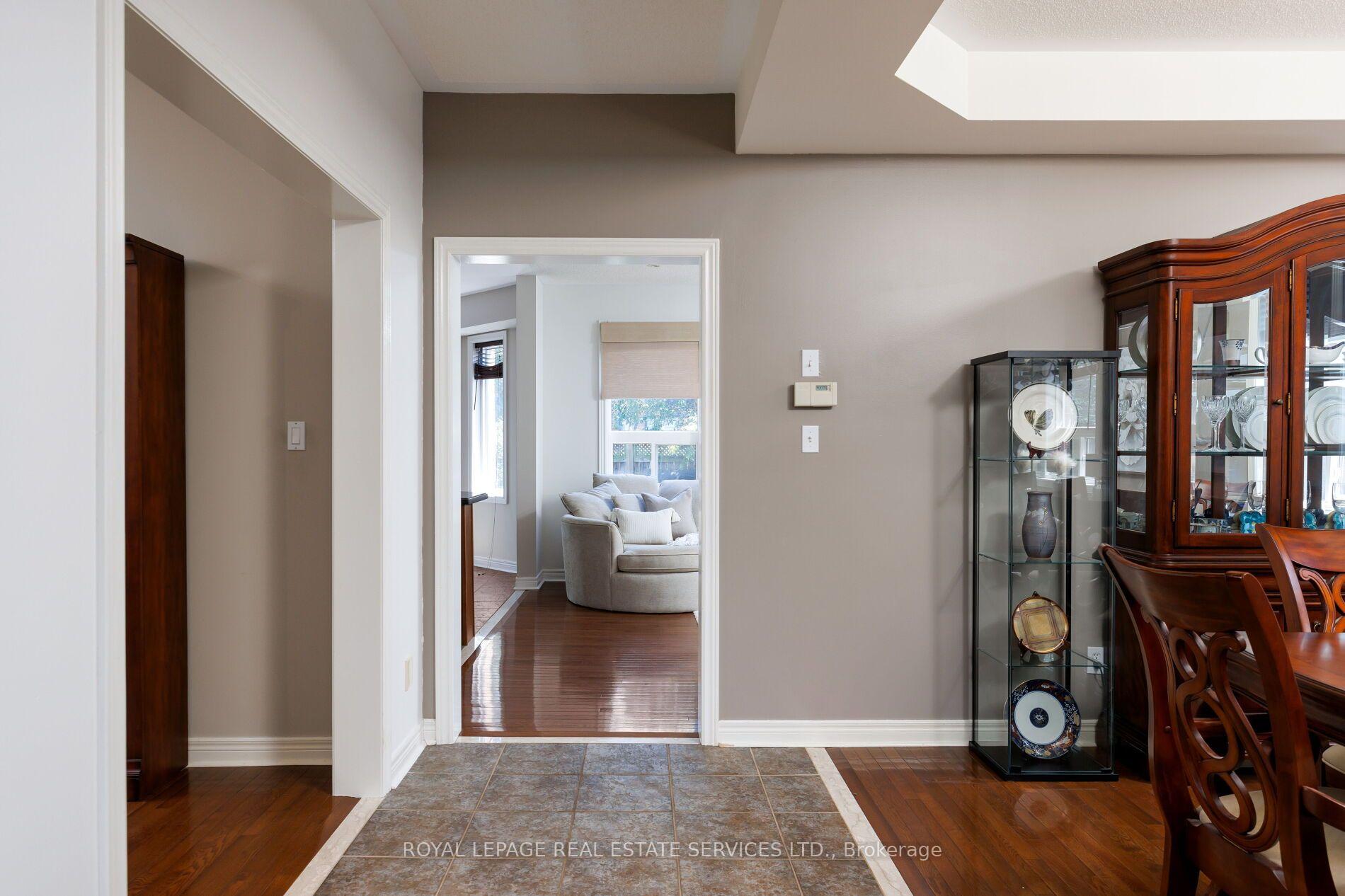 Photo 10 of 2190 Kingsridge Drive, Oakville, Westmount — HOMEH