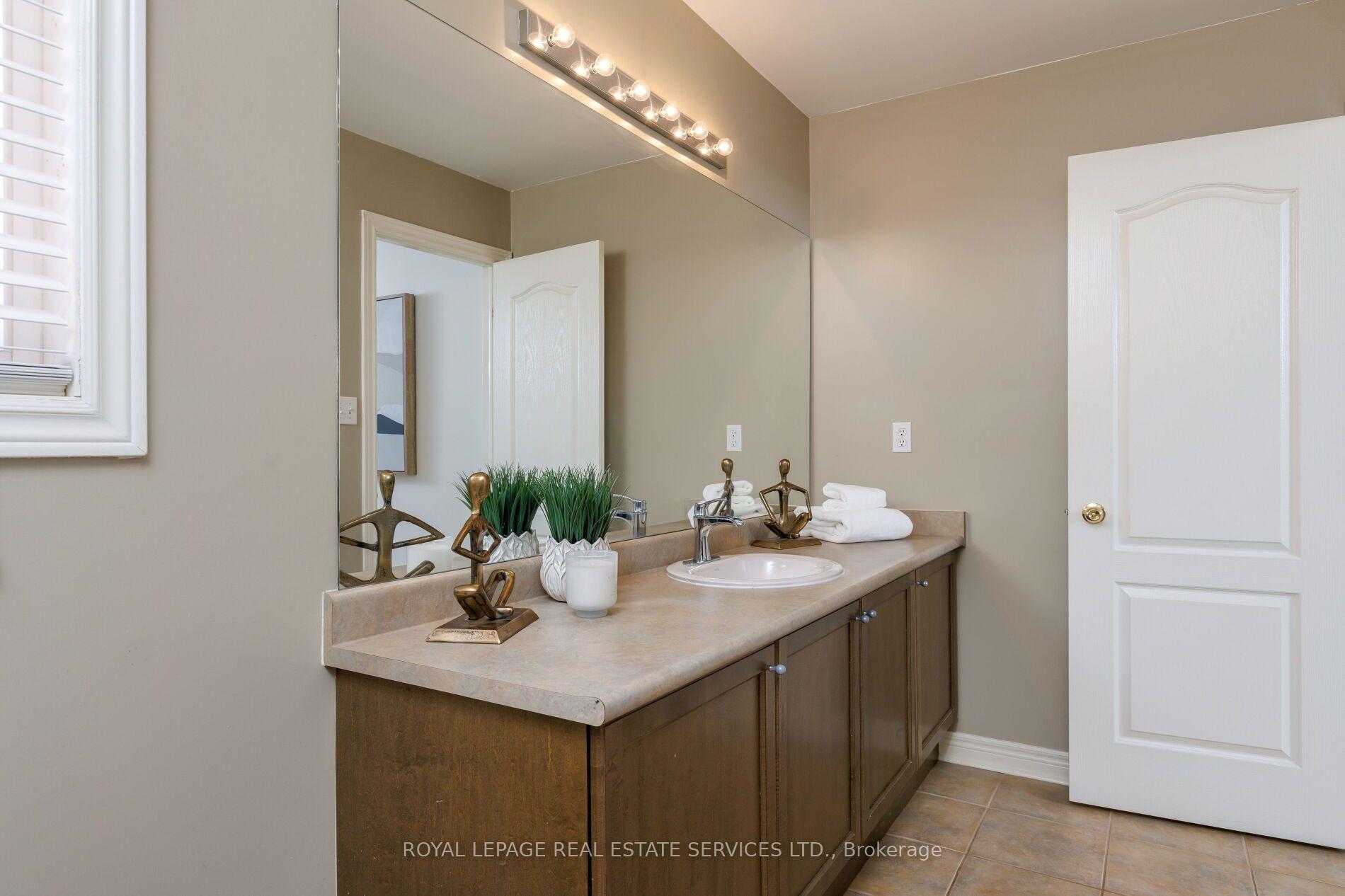 Photo 33 of 2190 Kingsridge Drive, Oakville, Westmount — HOMEH