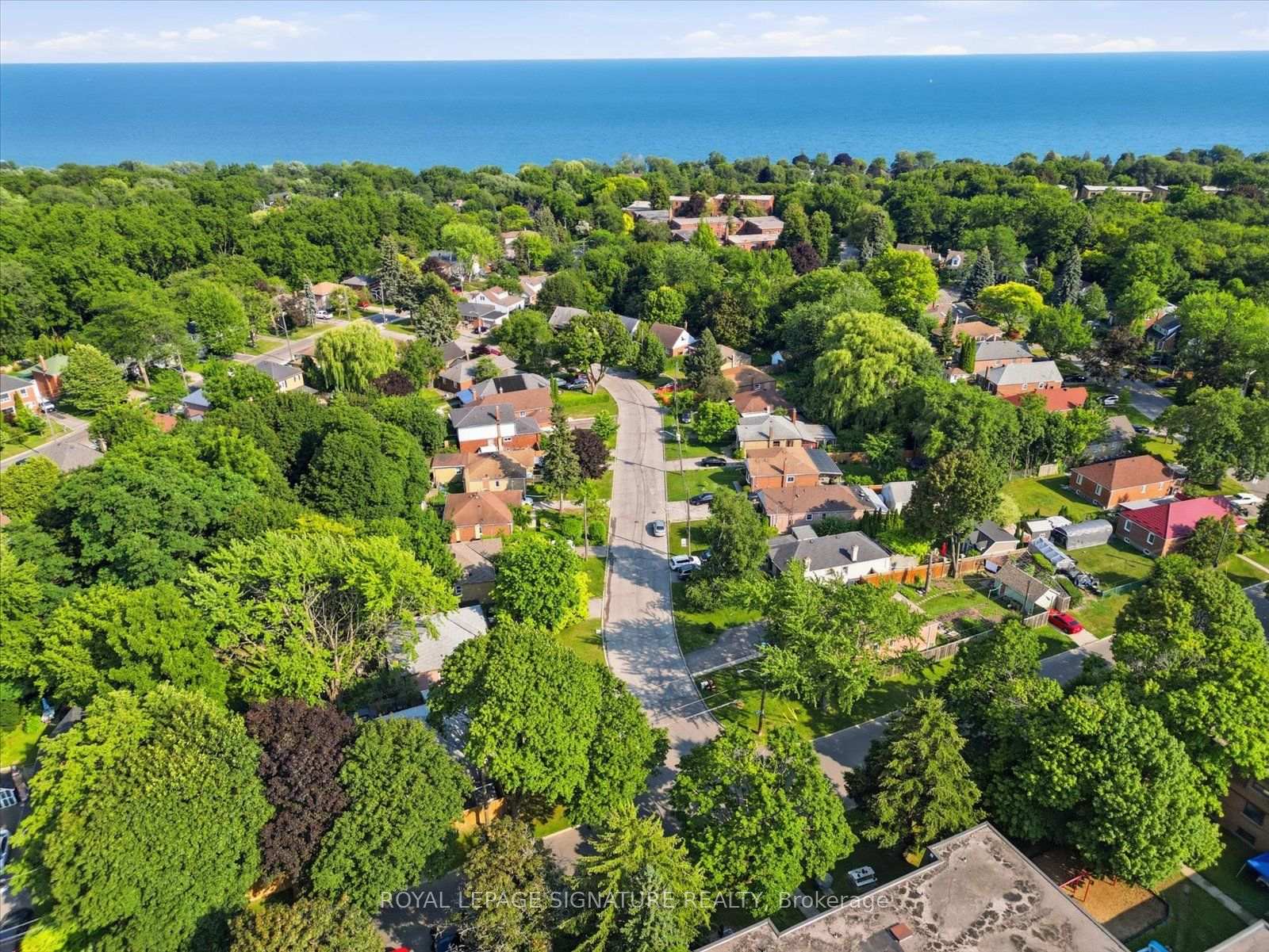 Photo 40 of 24 Latham Avenue, Scarborough, Birchcliffe-Cliffside — HOMEH