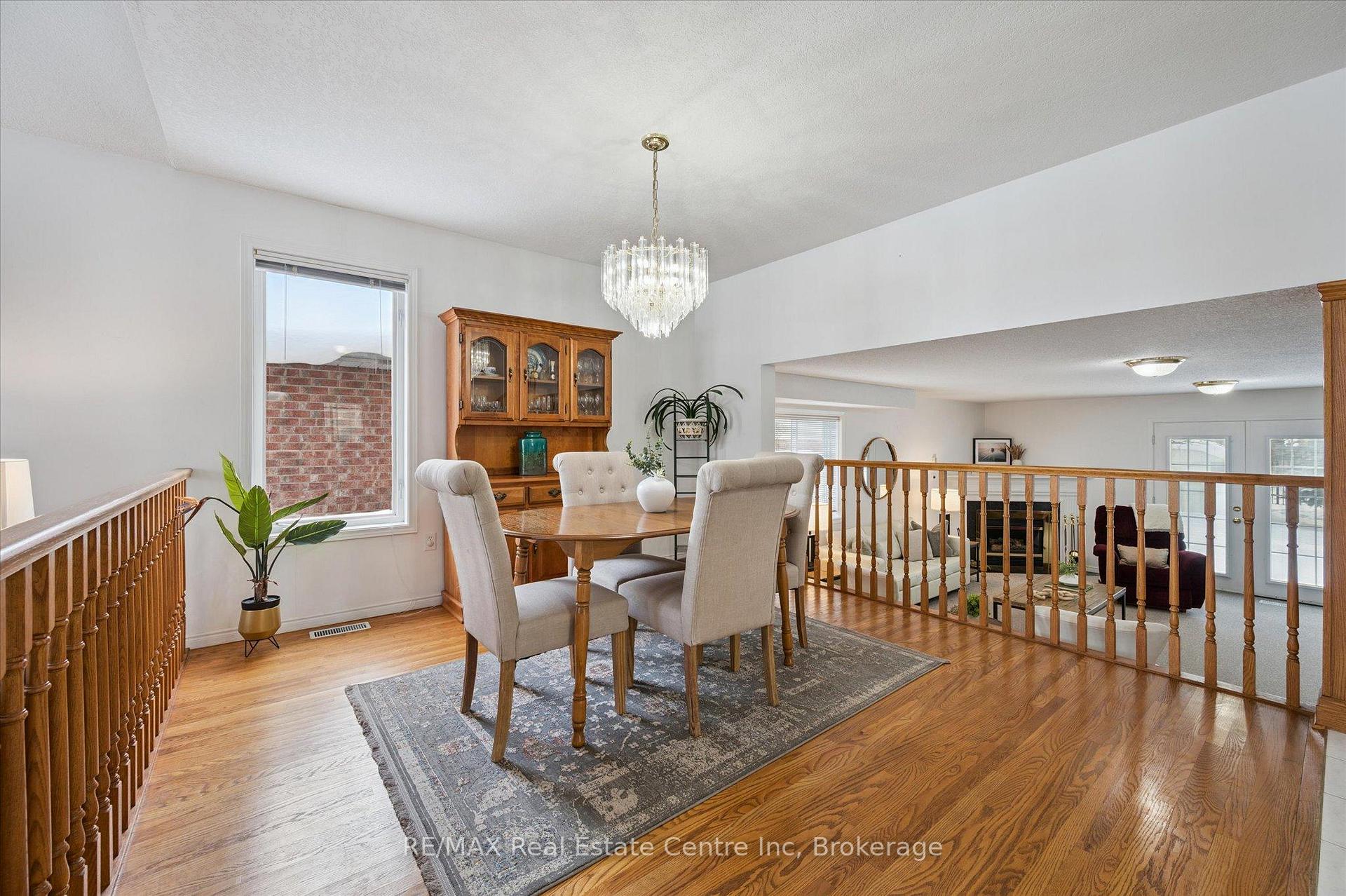 Photo 3 of 19 Merganser Drive, Guelph, Kortright Hills — HOMEH