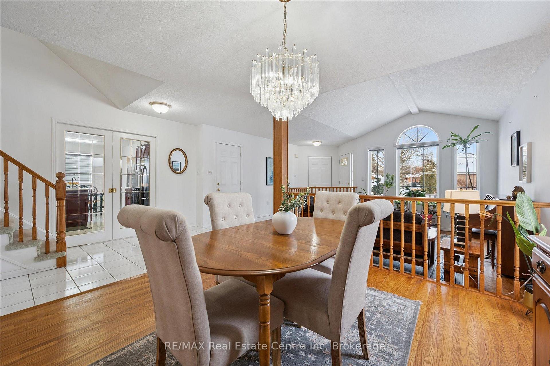 Photo 4 of 19 Merganser Drive, Guelph, Kortright Hills — HOMEH