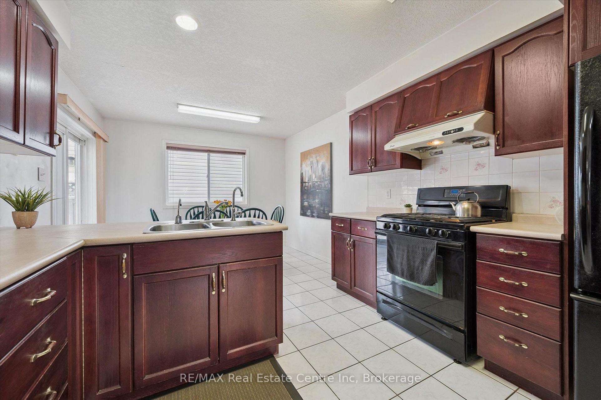 Photo 8 of 19 Merganser Drive, Guelph, Kortright Hills — HOMEH