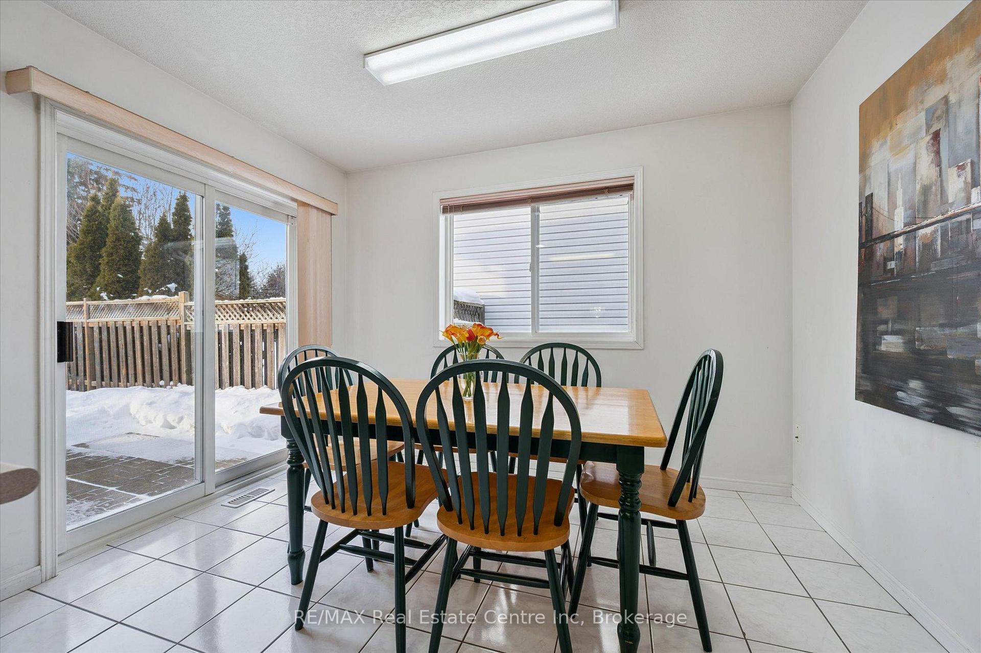 Photo 9 of 19 Merganser Drive, Guelph, Kortright Hills — HOMEH