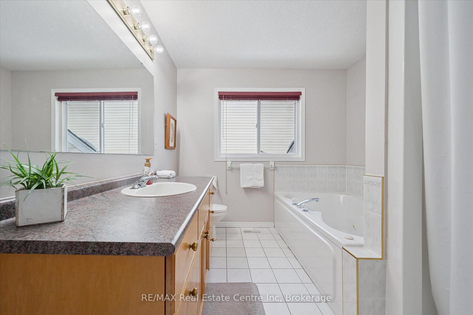 Photo 11 of 19 Merganser Drive, Guelph, Kortright Hills — HOMEH