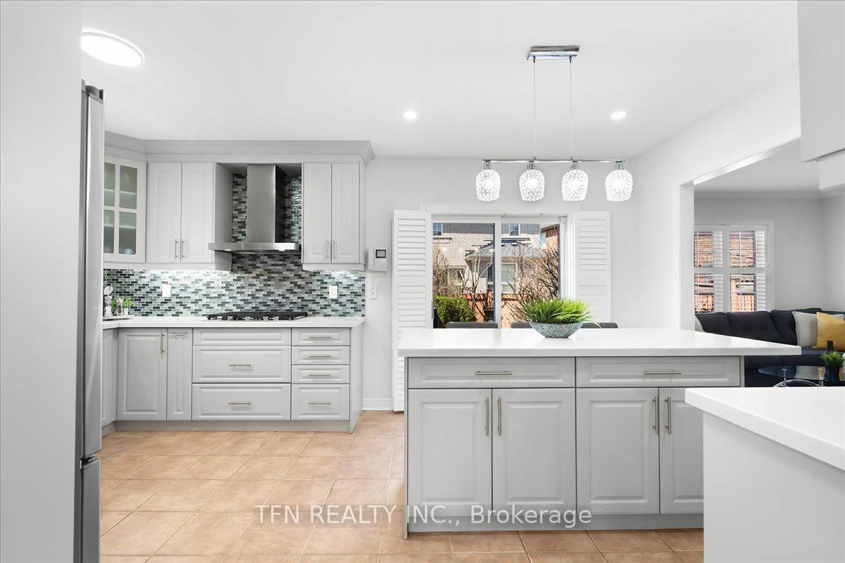 Photo 5 of 70 Sewells Lane, Brampton, Fletcher's Meadow — HOMEH
