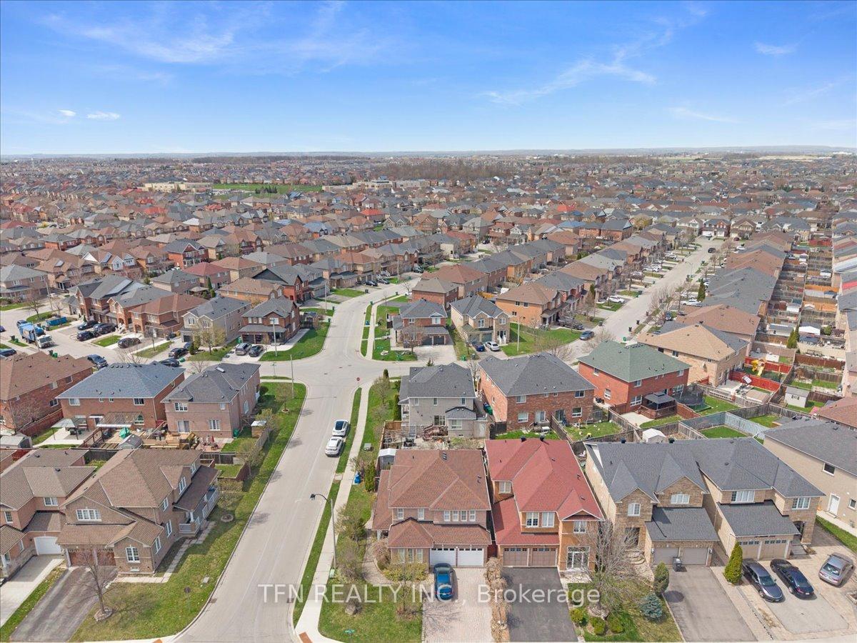 Photo 40 of 70 Sewells Lane, Brampton, Fletcher's Meadow — HOMEH