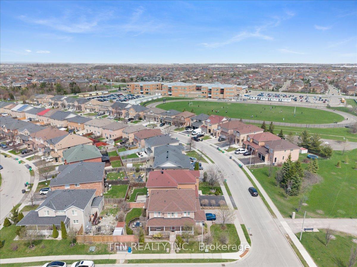 Photo 41 of 70 Sewells Lane, Brampton, Fletcher's Meadow — HOMEH