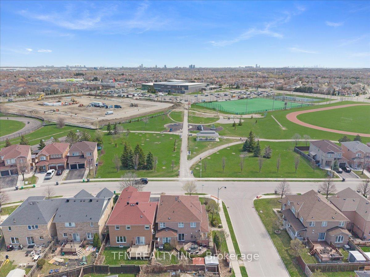 Photo 42 of 70 Sewells Lane, Brampton, Fletcher's Meadow — HOMEH