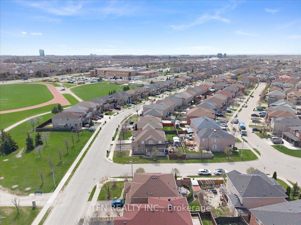 Photo 43 of 70 Sewells Lane, Brampton, Fletcher's Meadow — HOMEH