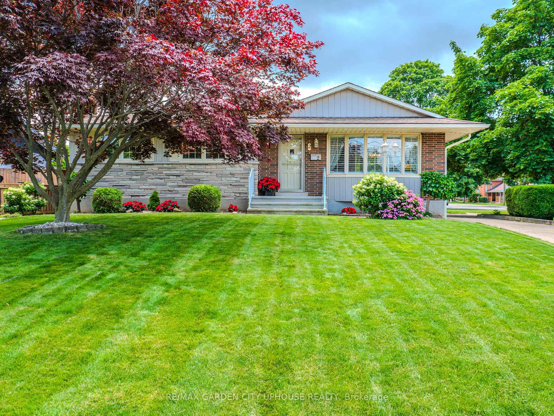 Photo 1 of 2 Croydon Drive, St. Catharines, Lakeshore — HOMEH