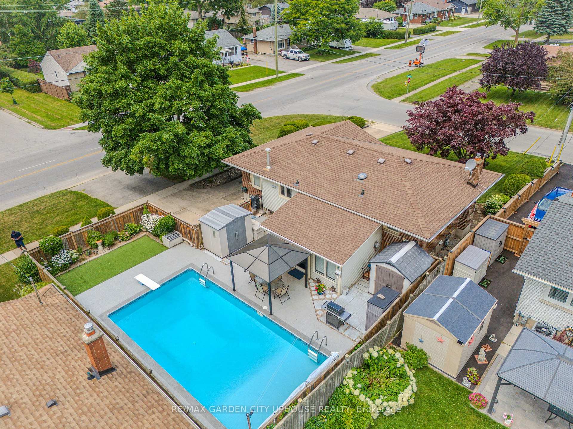 Photo 2 of 2 Croydon Drive, St. Catharines, Lakeshore — HOMEH