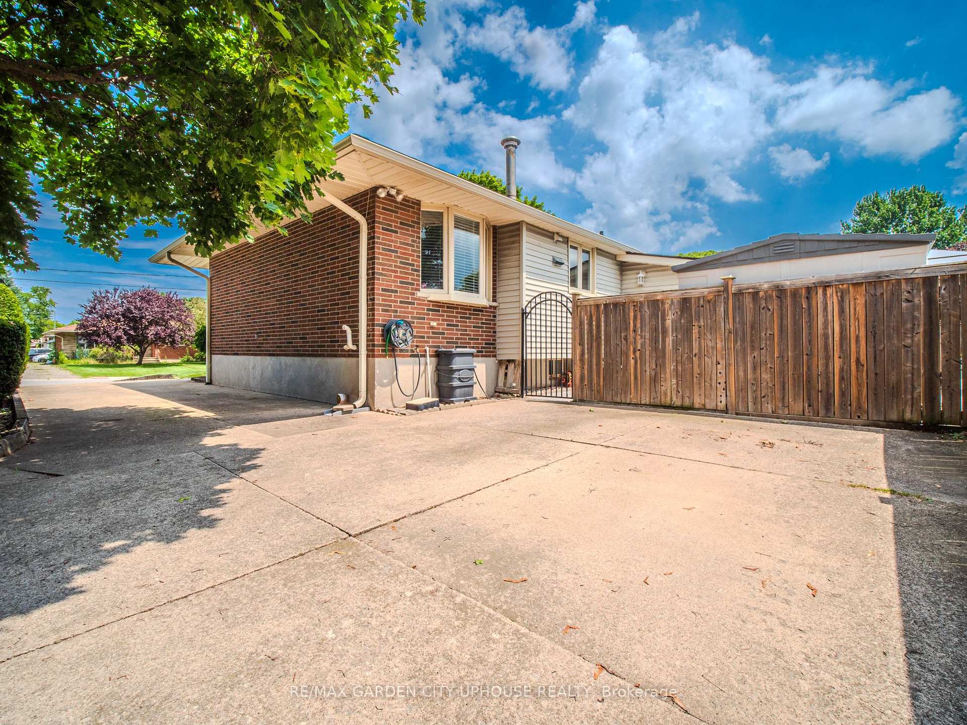 Photo 27 of 2 Croydon Drive, St. Catharines, Lakeshore — HOMEH