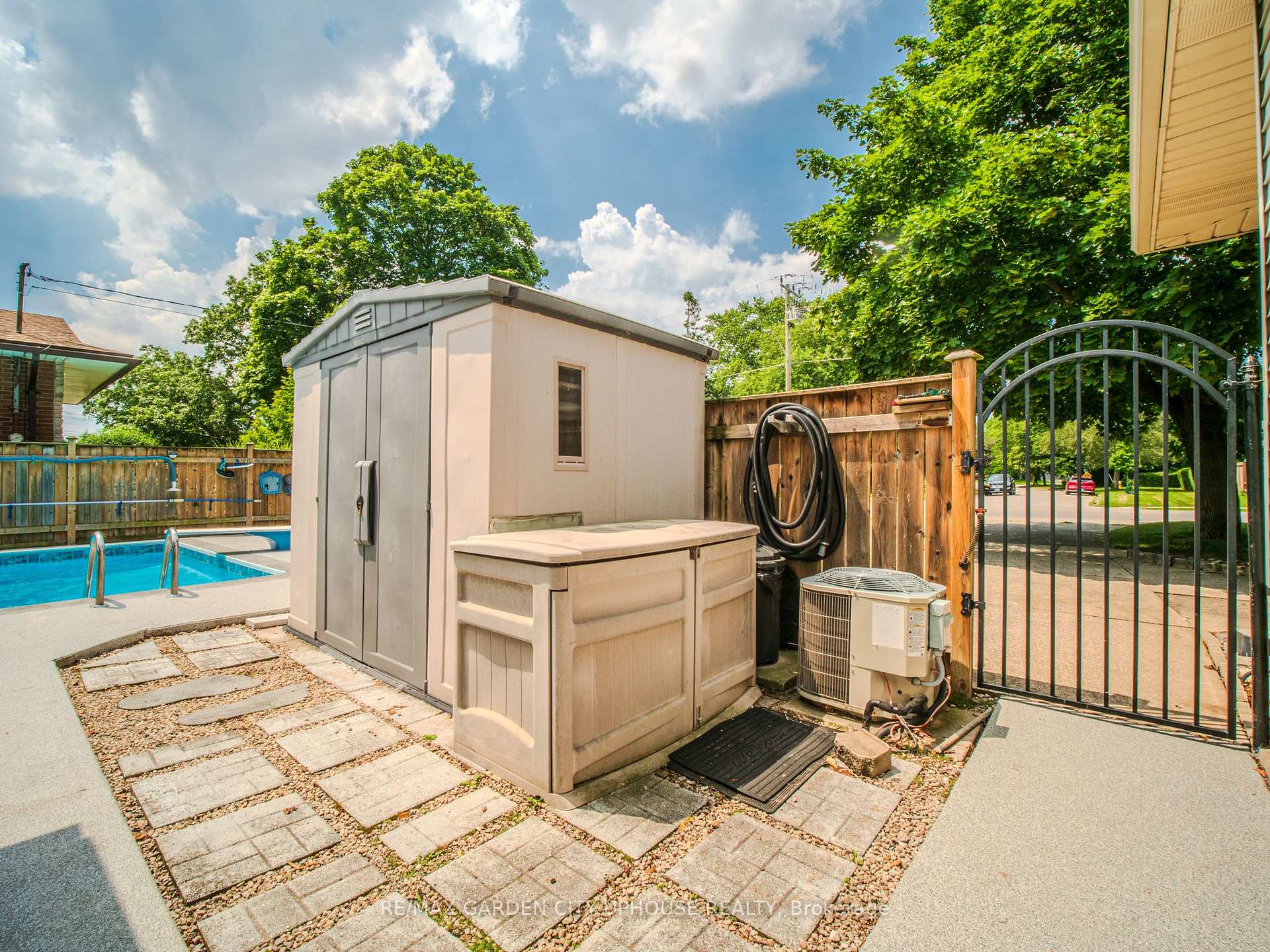 Photo 28 of 2 Croydon Drive, St. Catharines, Lakeshore — HOMEH