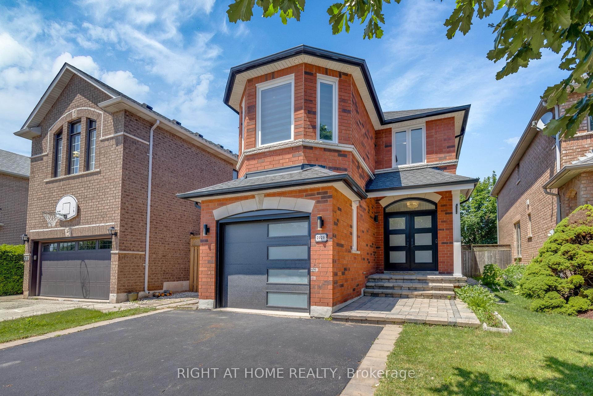 Photo 1 of 2029 Westmount Drive, Oakville, Westmount — HOMEH