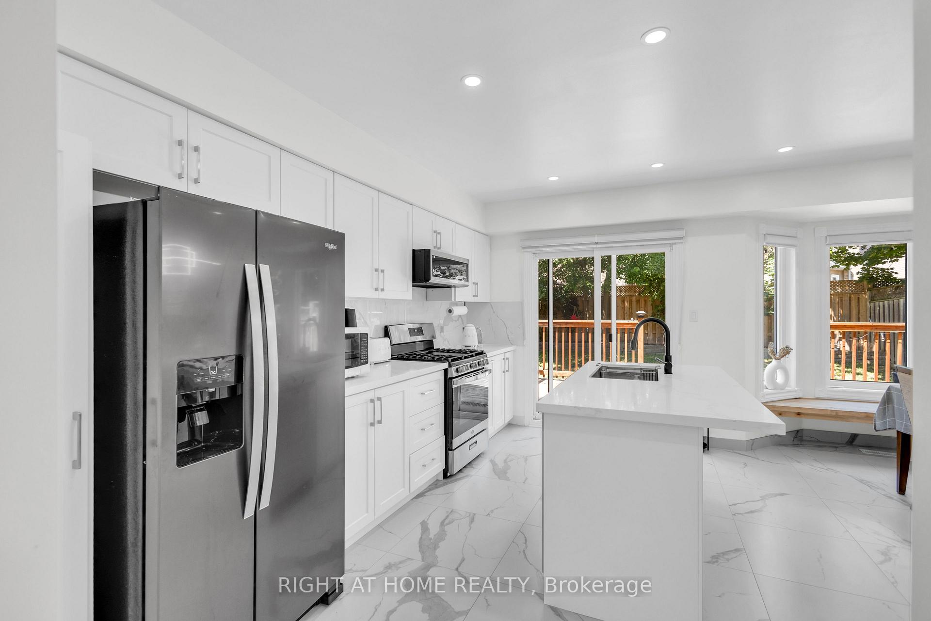 Photo 9 of 2029 Westmount Drive, Oakville, Westmount — HOMEH