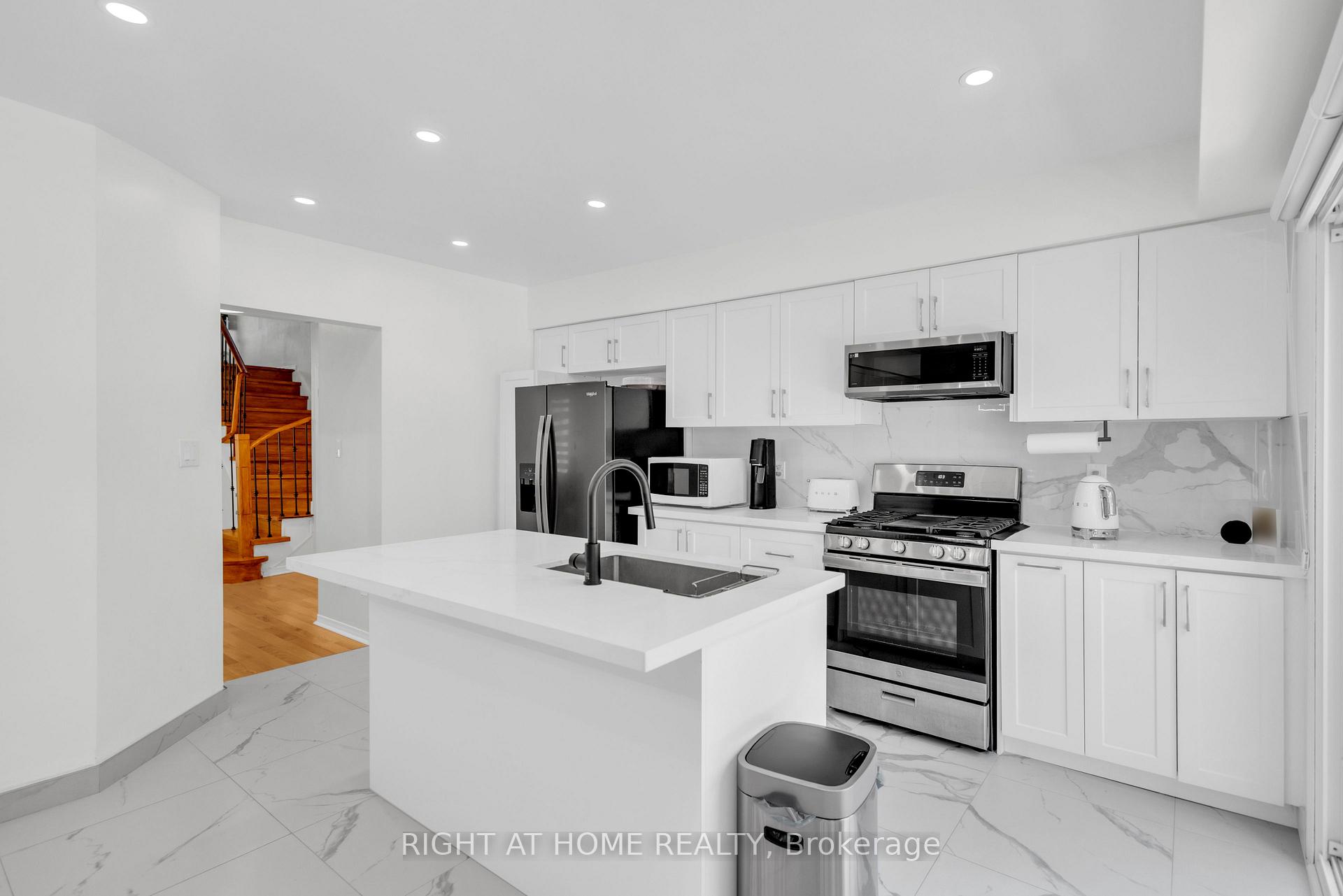 Photo 10 of 2029 Westmount Drive, Oakville, Westmount — HOMEH